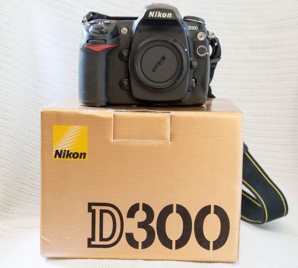 Nikon D300 (Body Only)