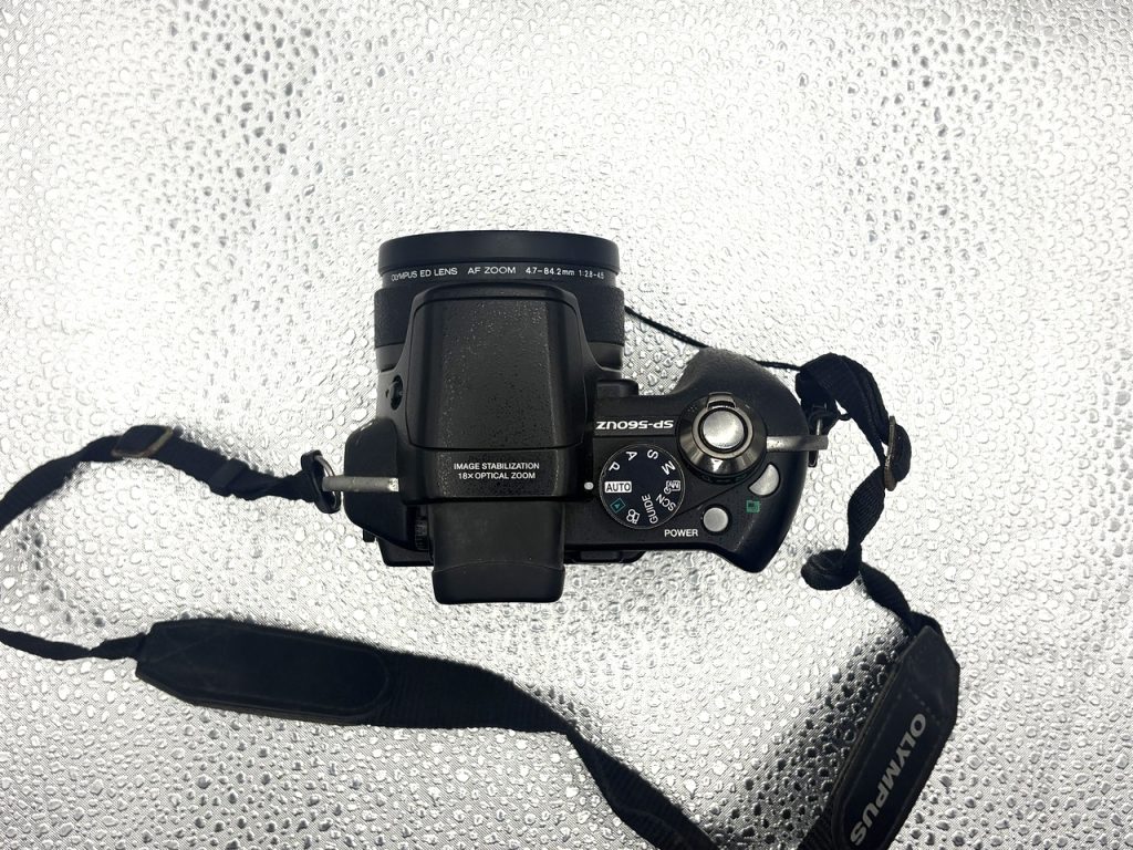 Olympus SP-560UZ