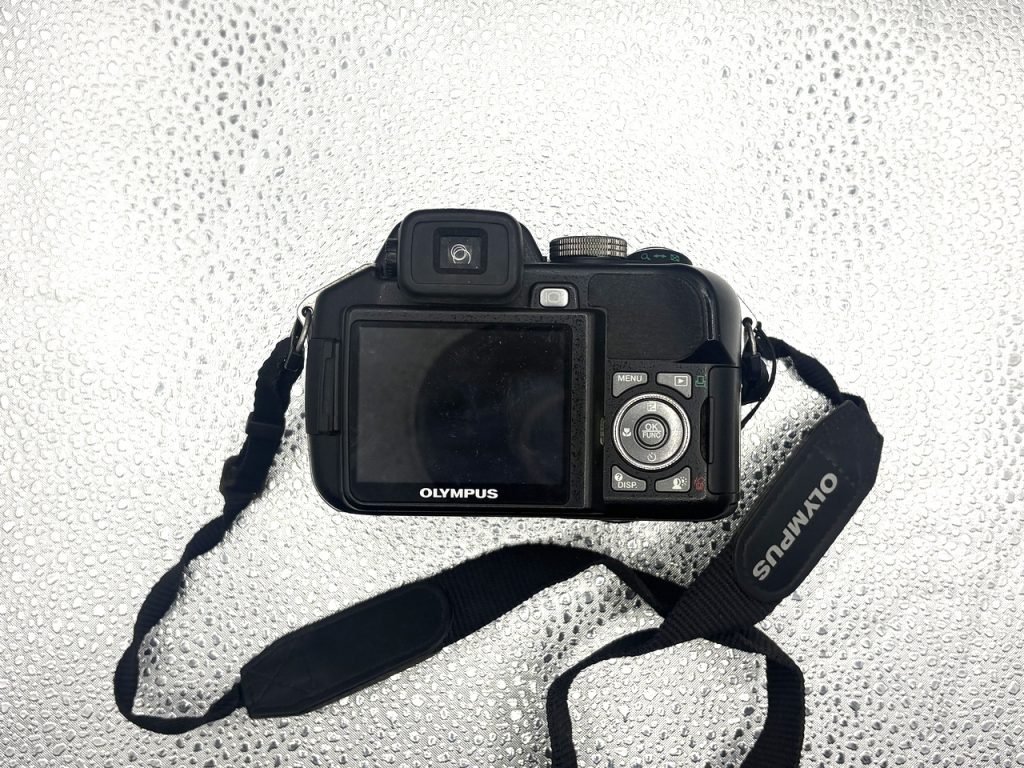 Olympus SP-560UZ