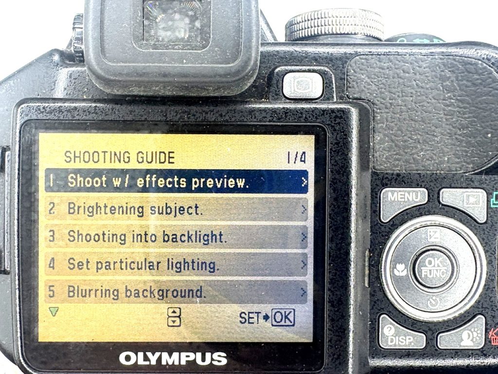 Olympus SP-560UZ